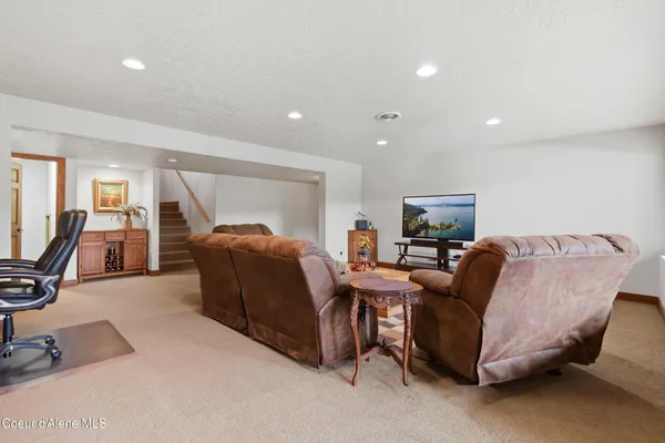$775,000 | 418 Hanaford Road, Blanchard, ID 83804