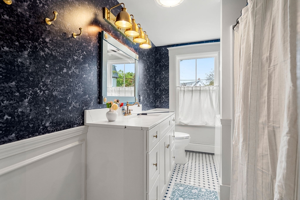 6 Mt Vernon Street Marblehead, MA 01945 - Photo 11 of 13