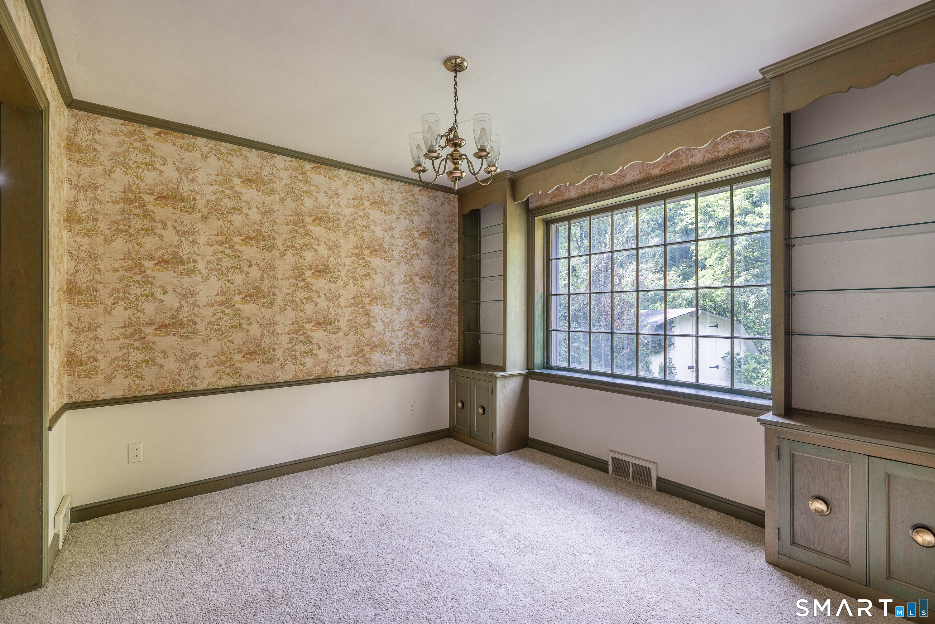65 Manor Hill Road Stratford, CT 06614 - Photo 7 of 36