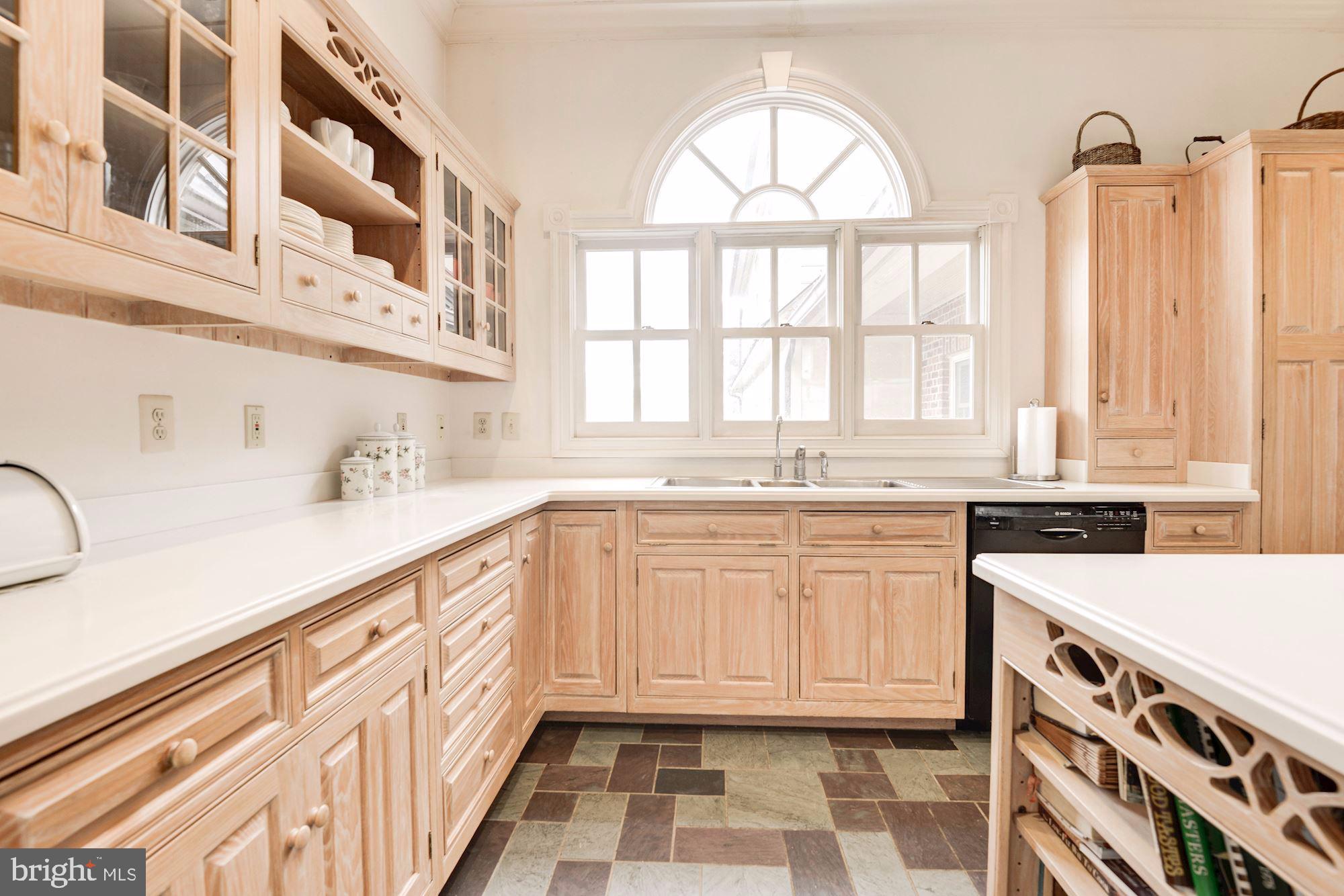 20252 Unison Road Round Hill, VA 20141 - Photo 15 of 44 Kitchen with Custom cabinets