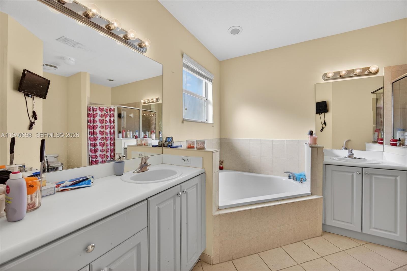 367 Northeast 36th Avenue Road Homestead, FL 33033 - Photo 19 of 36 a bathroom with a tub sink and mirror