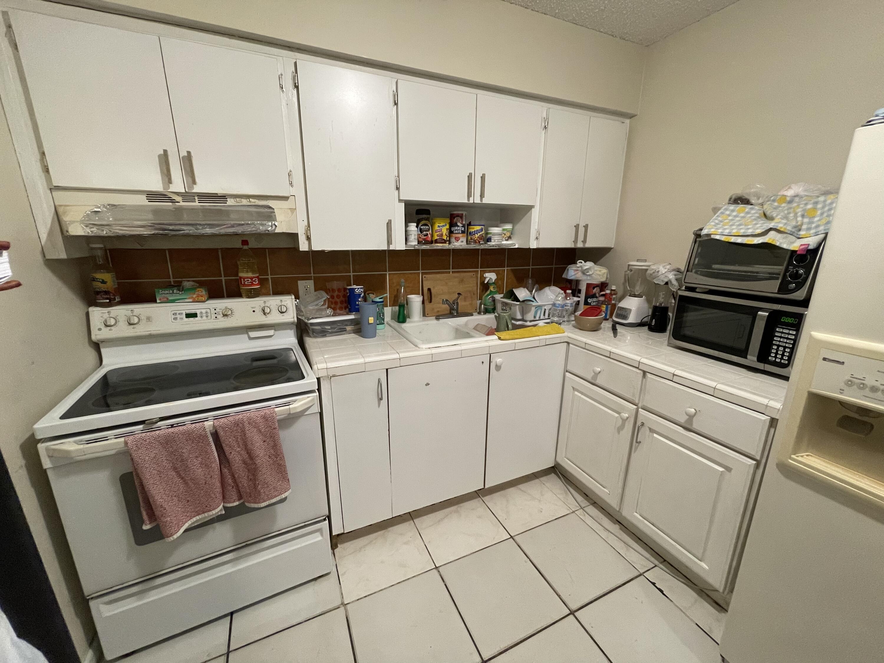 520 West Whitney Circle Jupiter, FL 33458 - Photo 11 of 20 B4E5B932-72E2-4A7A-AF7D-565C7B7A5CC2