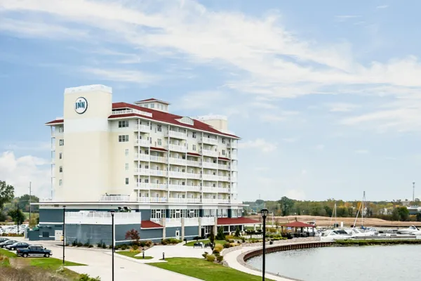 $800,000 | 800 Whitwam Drive, Unit 5 & 5A, St. Joseph, MI 49085