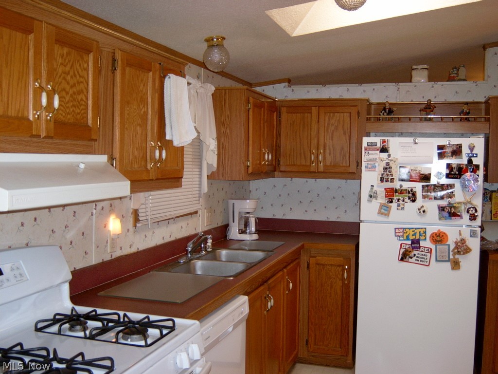 116 Caesars Circle Amherst, OH 44001 - Photo 3 of 19