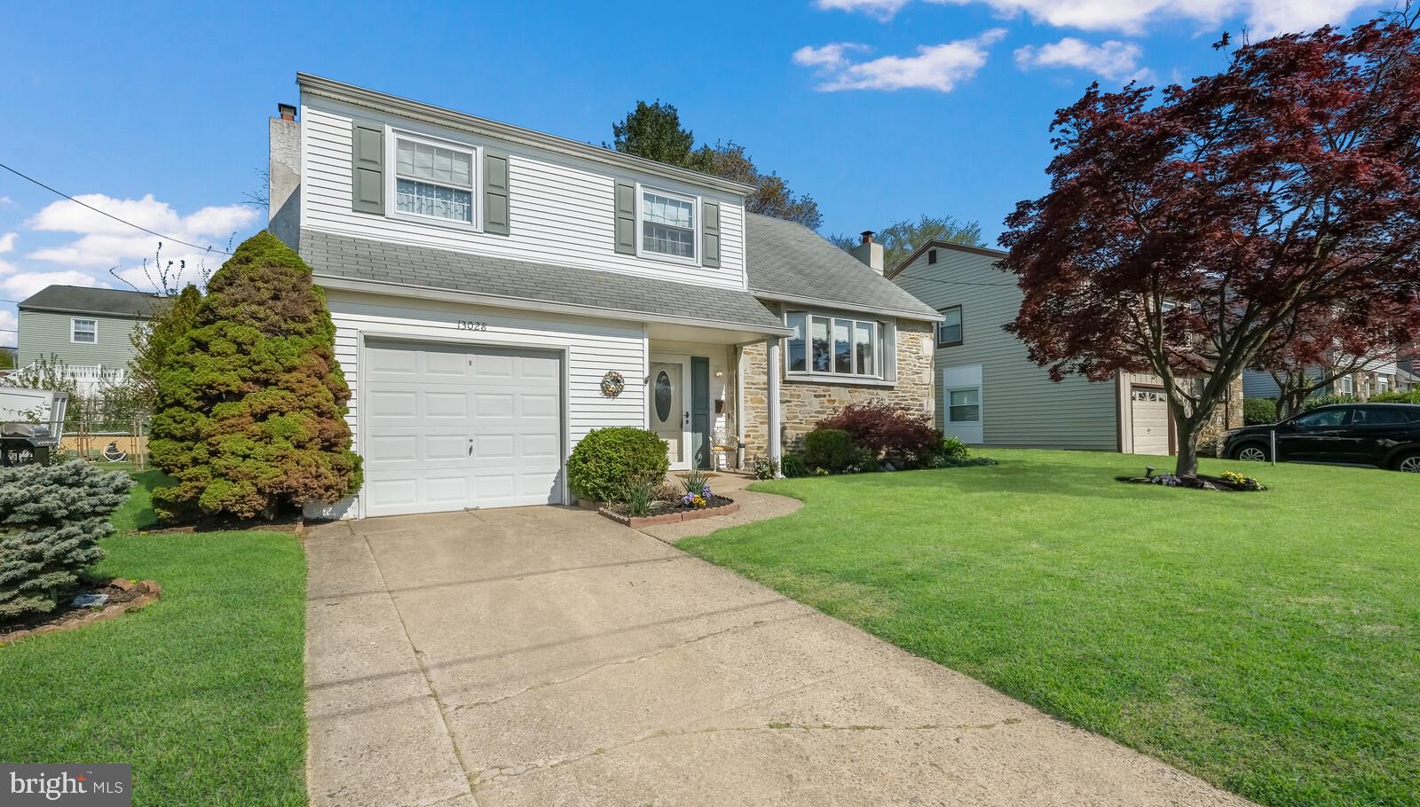 13028 Sewell Road Philadelphia, PA 19116 - Photo 3 of 28 Gallery Image 3
