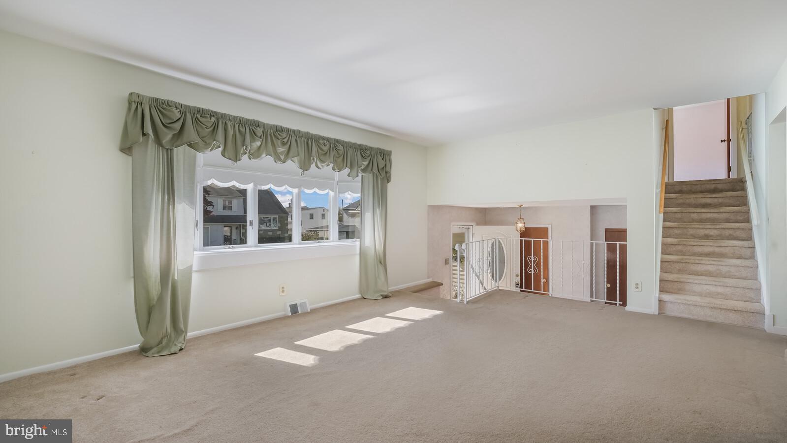 13028 Sewell Road Philadelphia, PA 19116 - Photo 6 of 28 Gallery Image 6