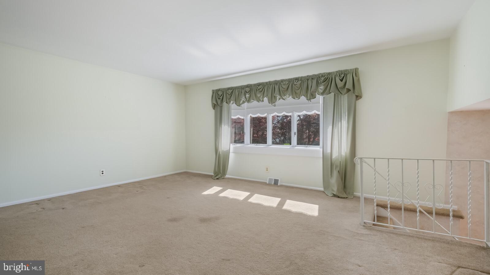 13028 Sewell Road Philadelphia, PA 19116 - Photo 7 of 28 Gallery Image 7