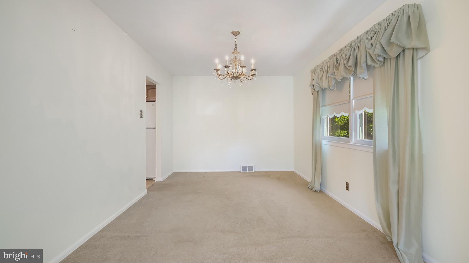 13028 Sewell Road Philadelphia, PA 19116 - Photo 9 of 28 Gallery Image 9