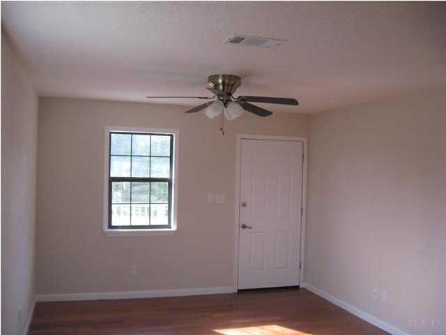 5040 Bodega Road Milton, FL 32583 - Photo 5 of 13 living room