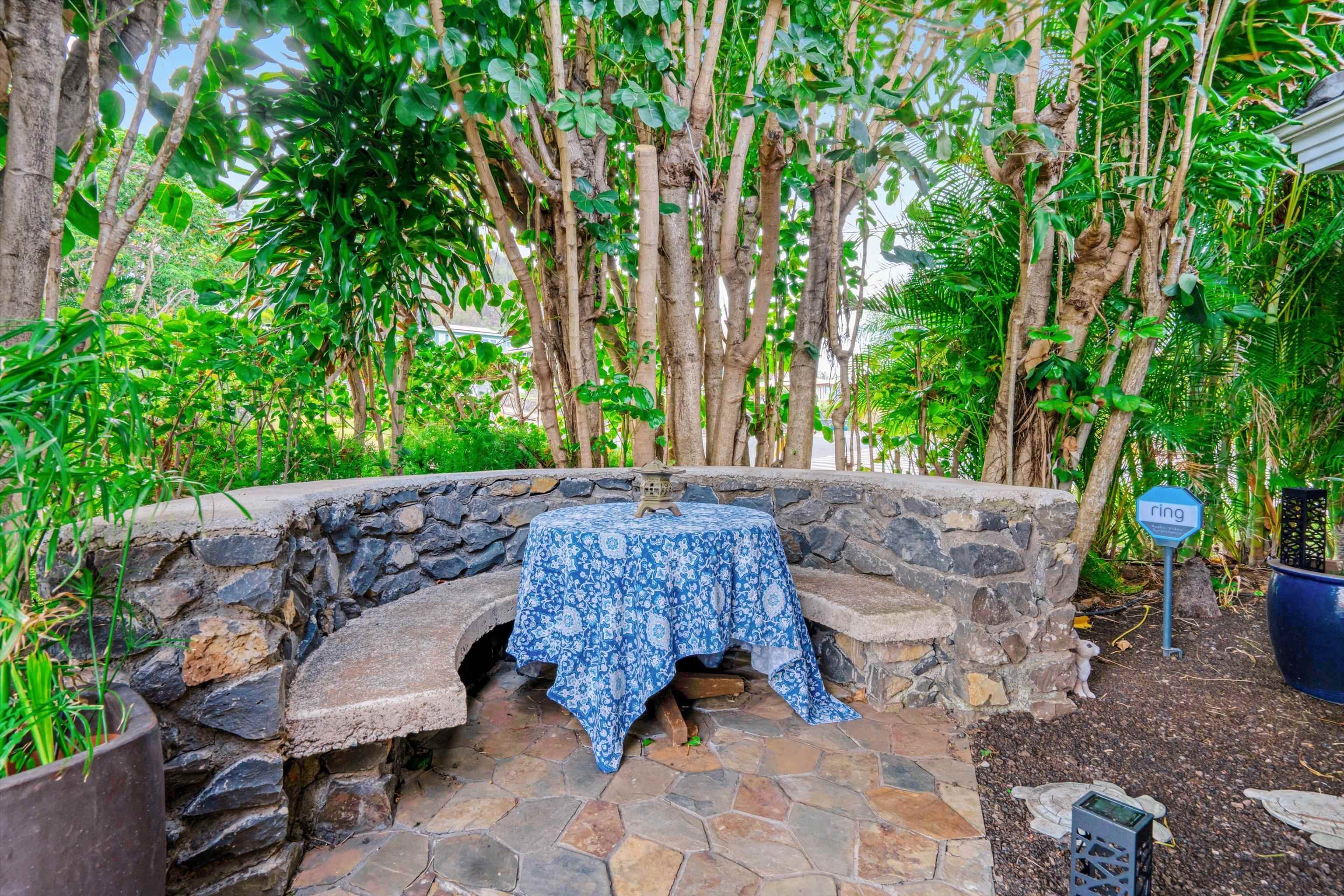 571 South Alu Road Wailuku, HI 96793 - Photo 34 of 49 a view of a backyard with a patio