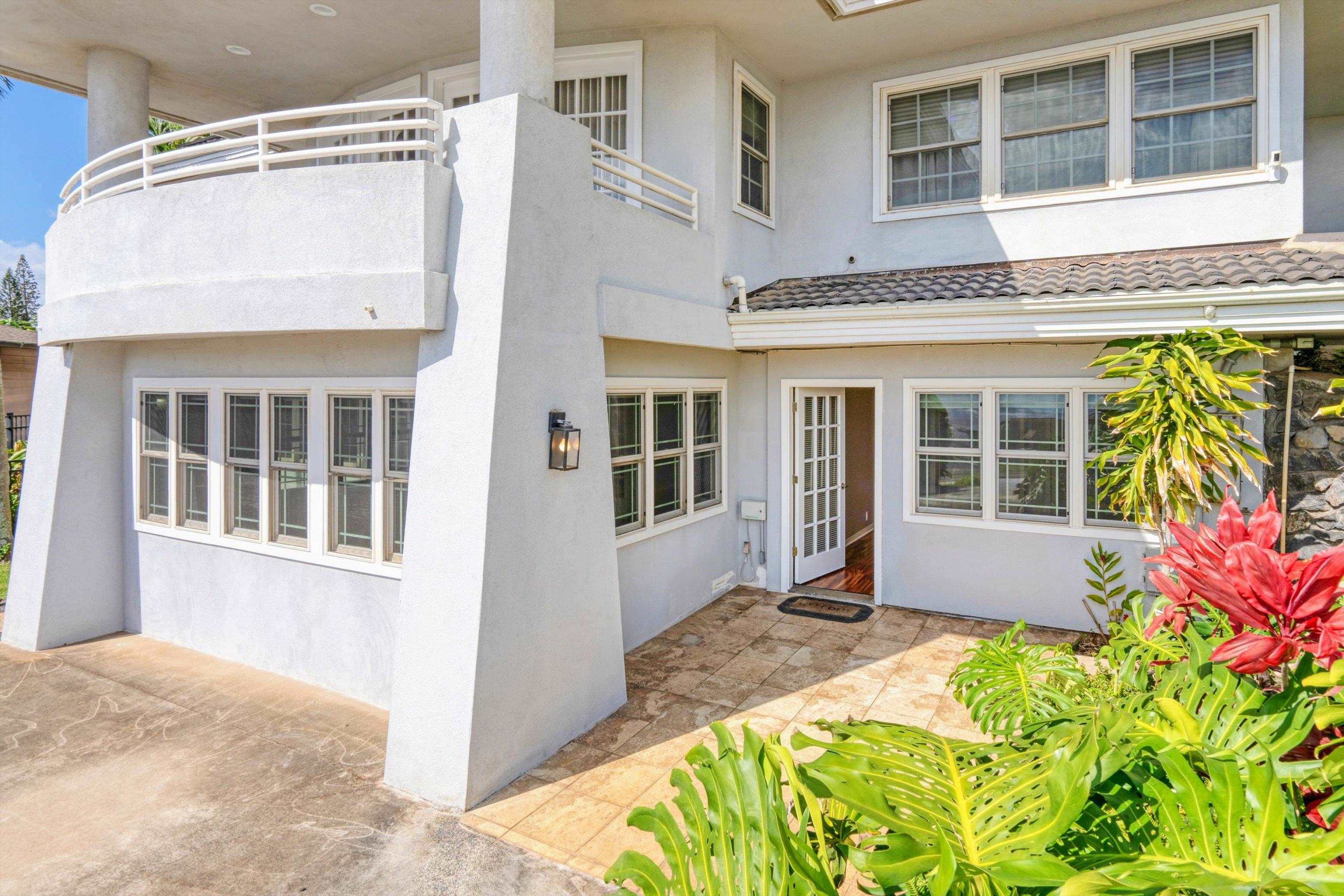 571 South Alu Road Wailuku, HI 96793 - Photo 36 of 49 a front view of a house with a yard