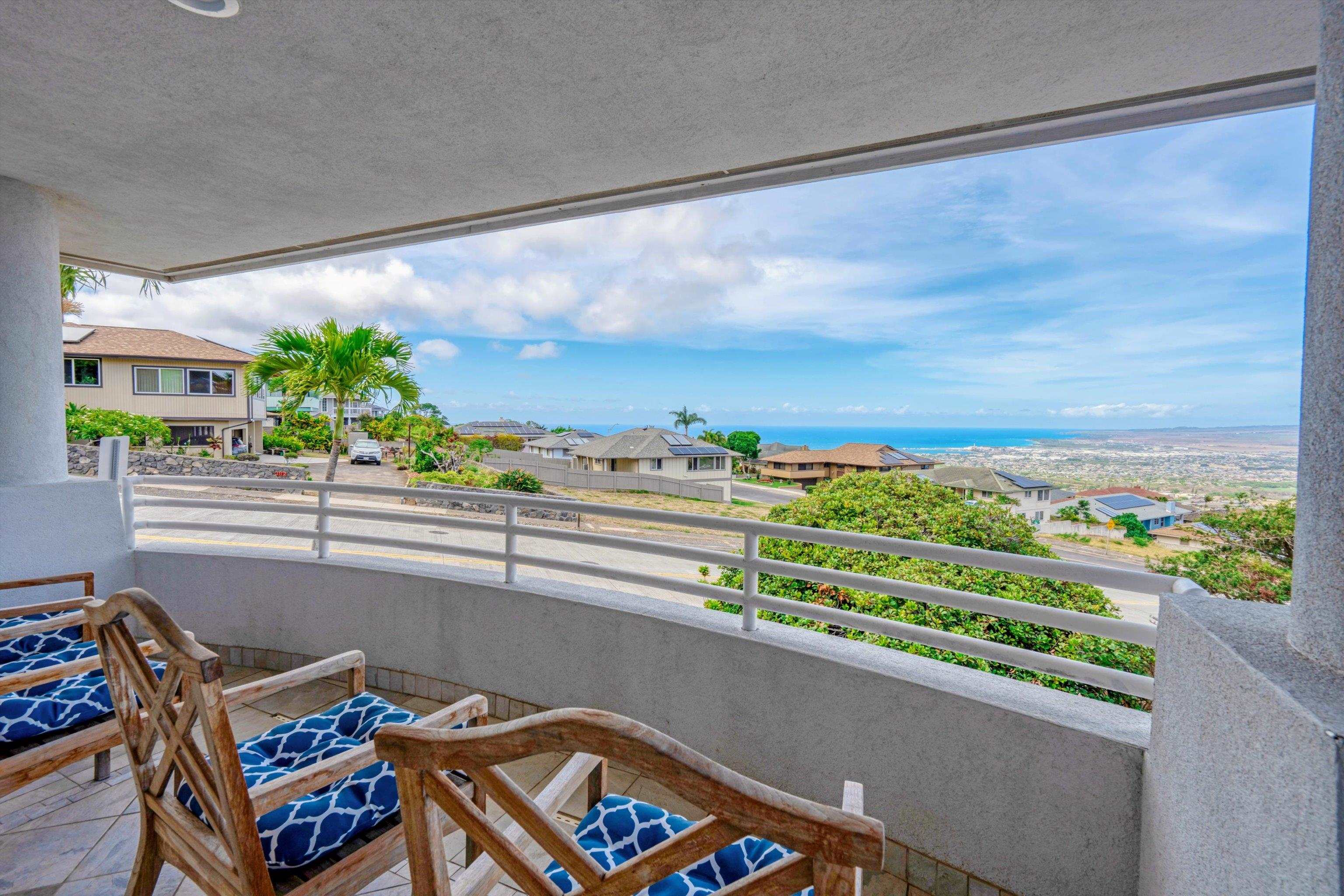 571 South Alu Road Wailuku, HI 96793 - Photo 9 of 49 a view of a balcony with chair and a table