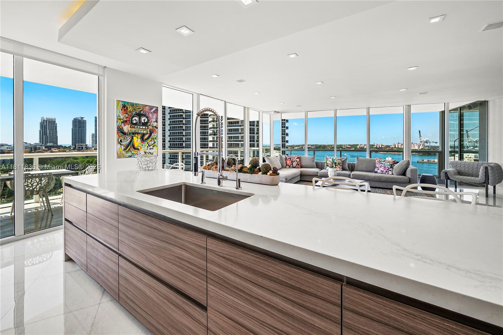 450 Alton Road, Unit 1007 Miami Beach, FL 33139 - Photo 5 of 78 Gallery Image 5