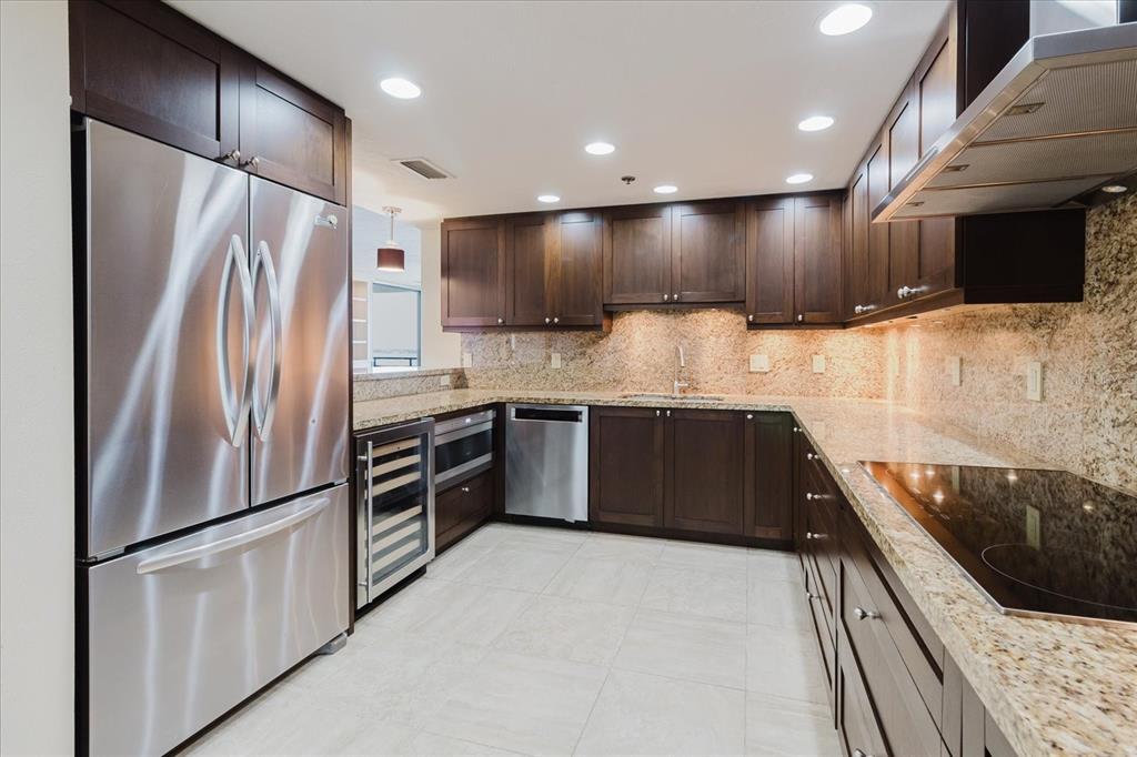 1255 North Gulfstream Avenue, Unit 1104 Sarasota, FL 34236 - Photo 28 of 87