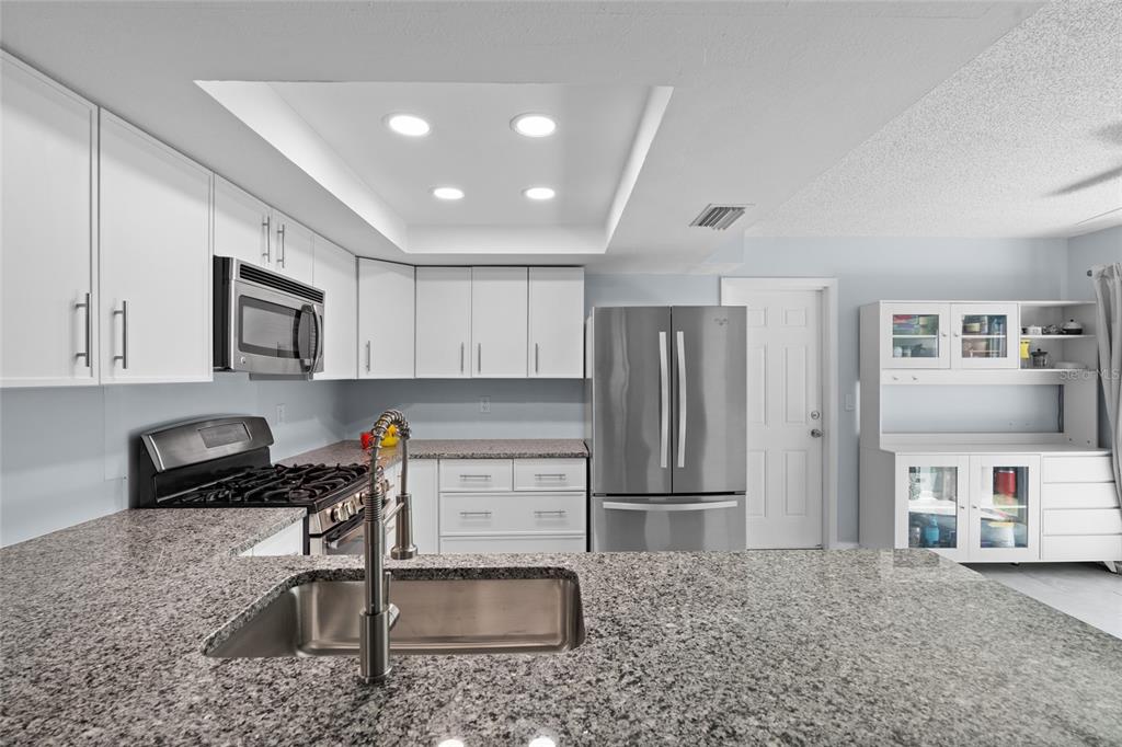 11368 93rd Street Largo, FL 33773 - Photo 14 of 42 Gallery Image 14