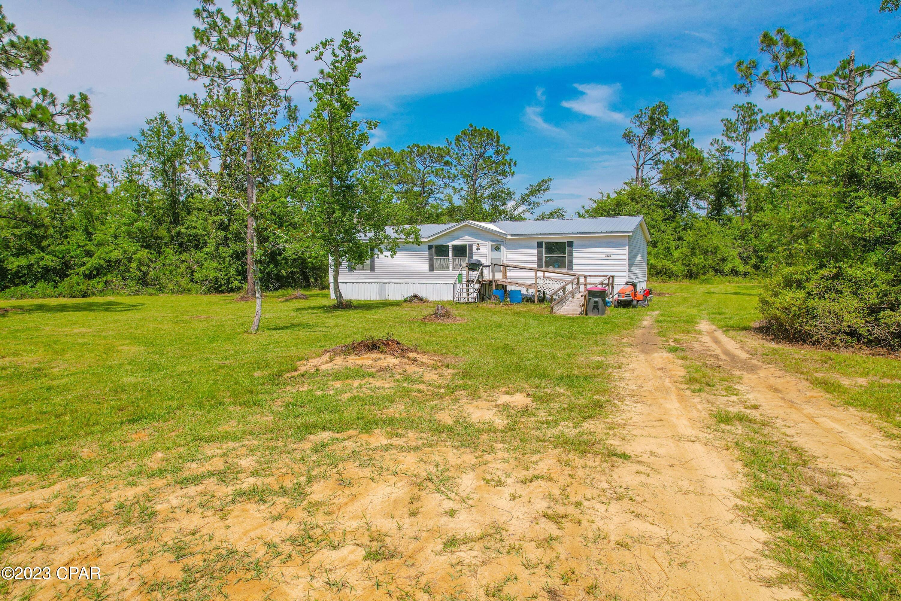 7122 Sparrow Road Southport, FL 32409 - Photo 2 of 24