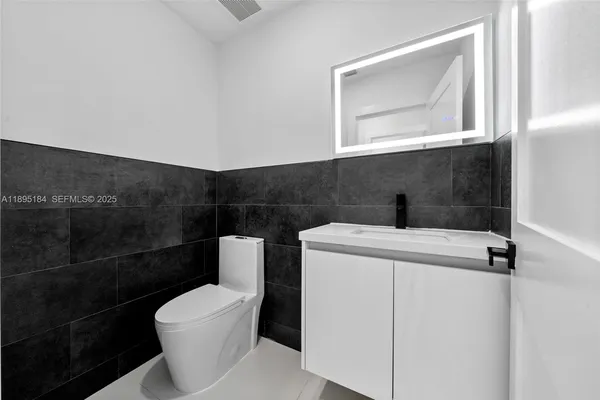 an empty room with a ceiling fan and window