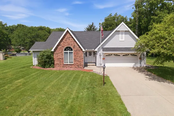 $289,000 | 2160 Park Circle, Dixon, IL 61021