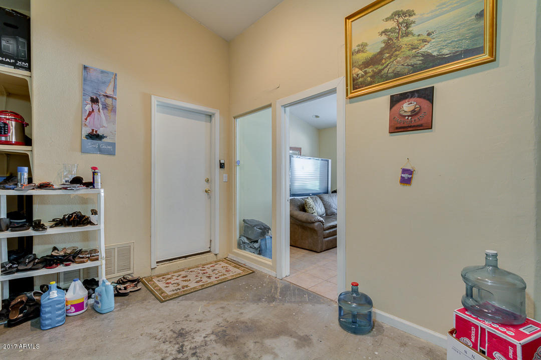 4030 West Cactus Road Phoenix, AZ 85029 - Photo 25 of 29 a view of hallway with workspace and livingroom