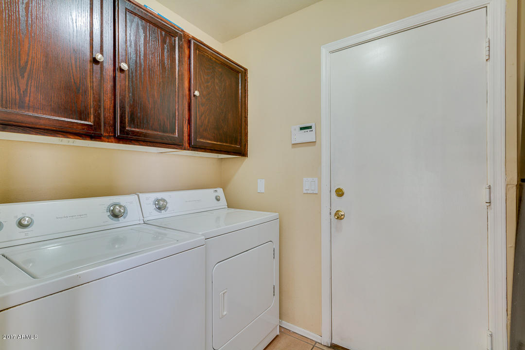 4030 West Cactus Road Phoenix, AZ 85029 - Photo 27 of 29 a utility room with dryer and washer