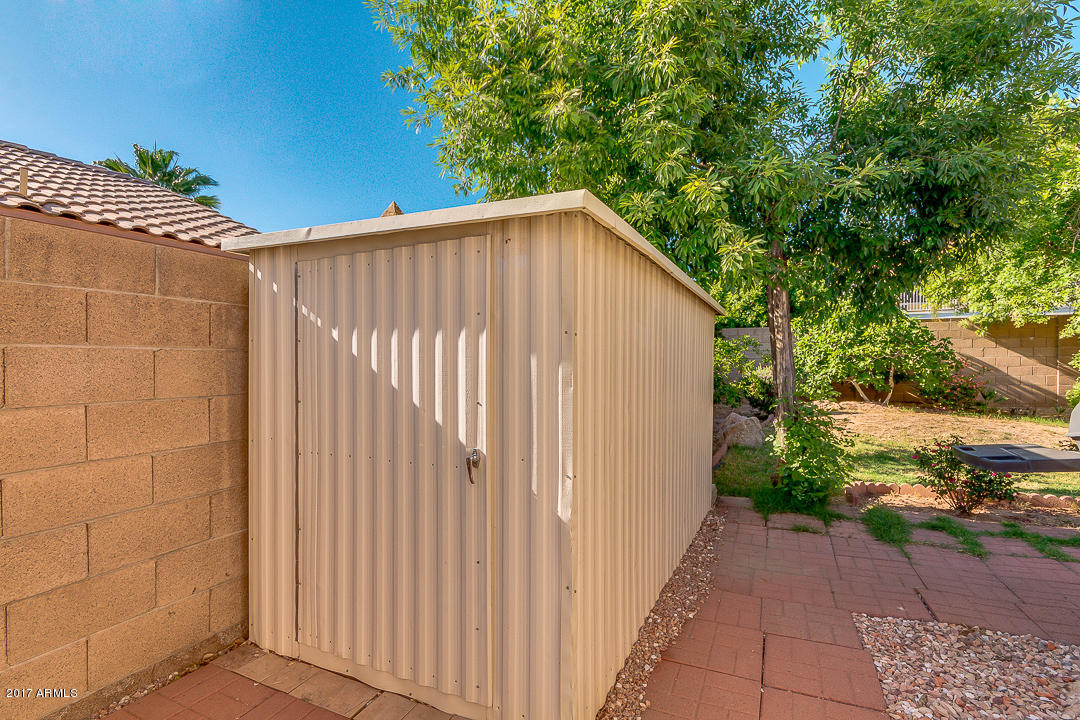 4030 West Cactus Road Phoenix, AZ 85029 - Photo 29 of 29 a view of a backyard with pathway