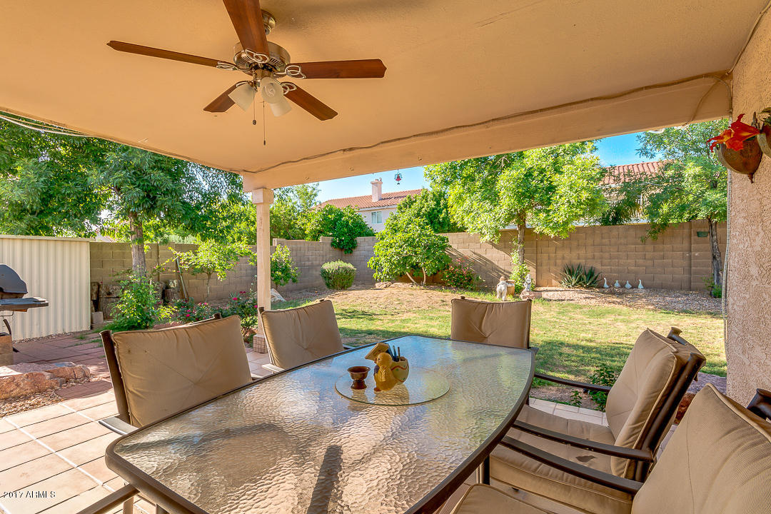 4030 West Cactus Road Phoenix, AZ 85029 - Photo 5 of 29 a outdoor view with a sitting space