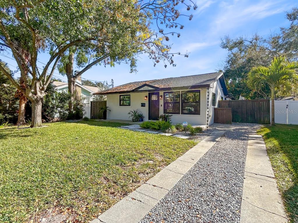 2908 West San Rafael Street Tampa, FL 33629 - Photo 4 of 27 a front view of a house with garden