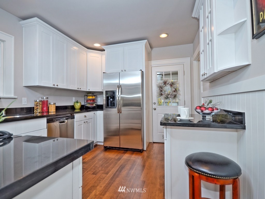 1107 North Midvale Place Seattle, WA 98103 - Photo 3 of 15 Gallery Image 3