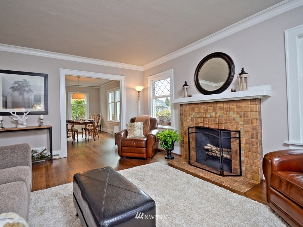 1107 North Midvale Place Seattle, WA 98103 - Photo 5 of 15 Gallery Image 5