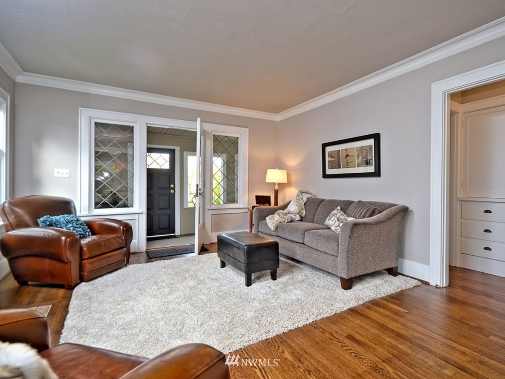 1107 North Midvale Place Seattle, WA 98103 - Photo 6 of 15 Gallery Image 6