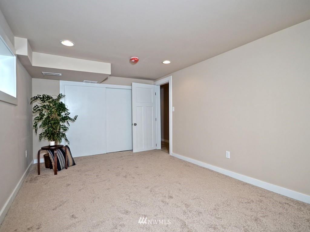 1107 North Midvale Place Seattle, WA 98103 - Photo 9 of 15 Gallery Image 9
