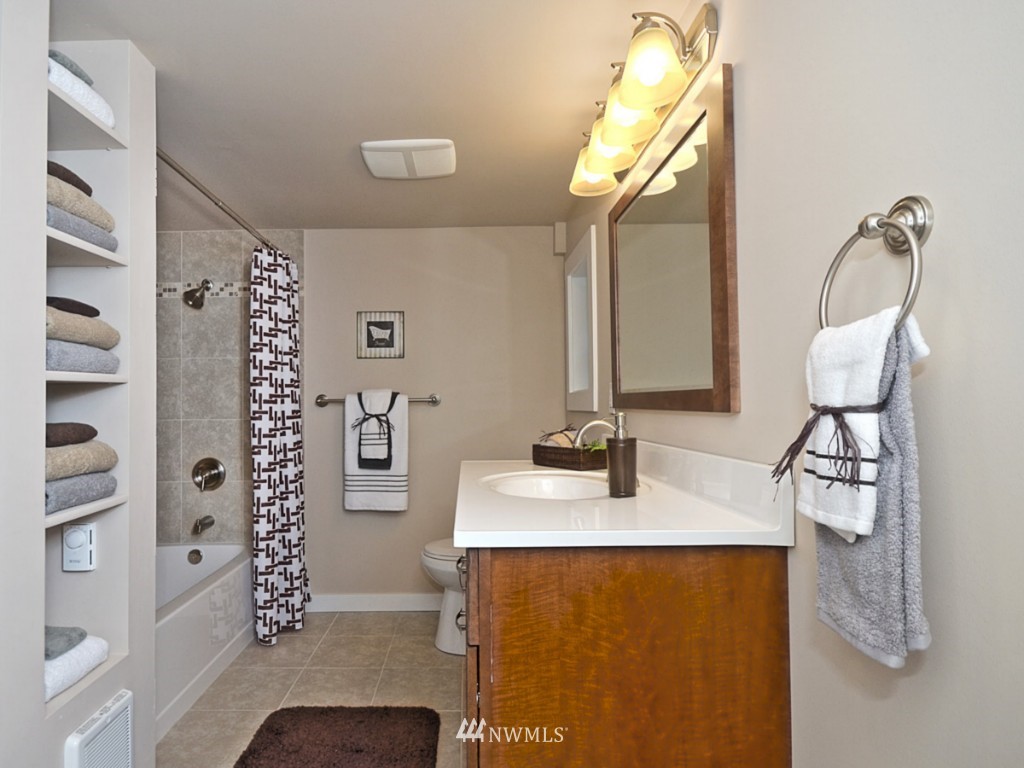 1107 North Midvale Place Seattle, WA 98103 - Photo 10 of 15 Gallery Image 10