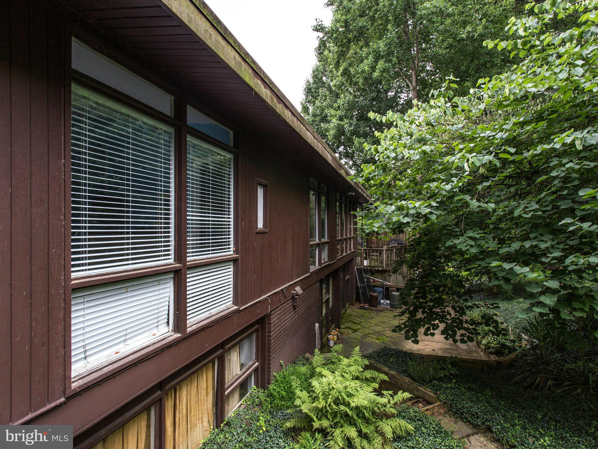 1068 Rector Lane McLean, VA 22102 - Photo 12 of 30 Exterior (General)