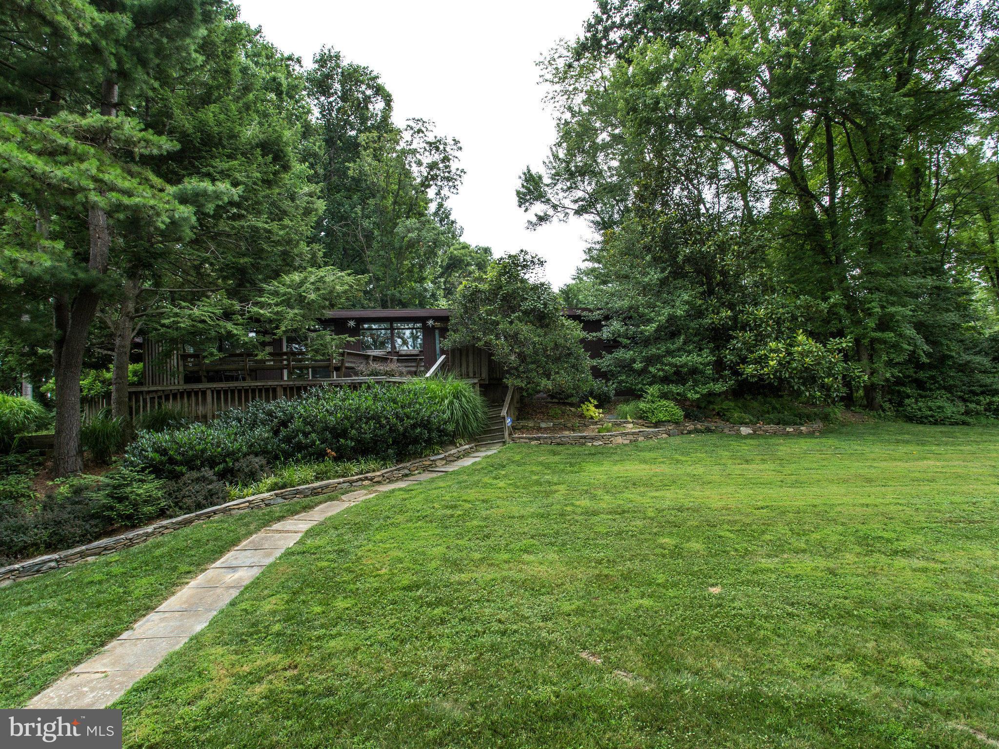 1068 Rector Lane McLean, VA 22102 - Photo 5 of 30 Exterior (General)