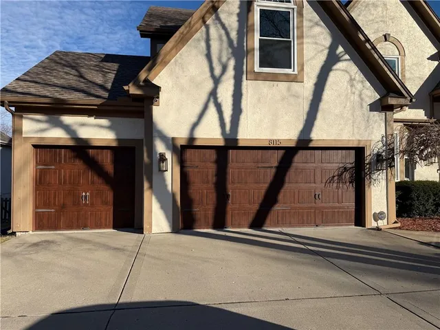 $549,000 | 8115 North Cosby Avenue, Kansas City, MO 64151