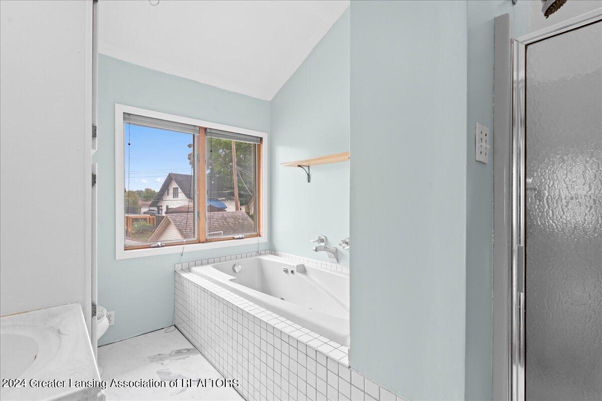 2232 Strathmore Road Lansing, MI 48910 - Photo 18 of 32 23-Media Jett - 23