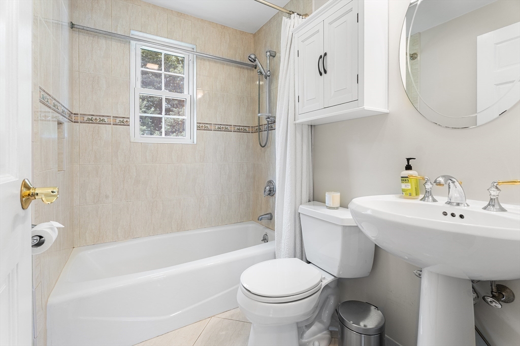17 Lilian Road Framingham, MA 01701 - Photo 17 of 27 Gallery Image 17