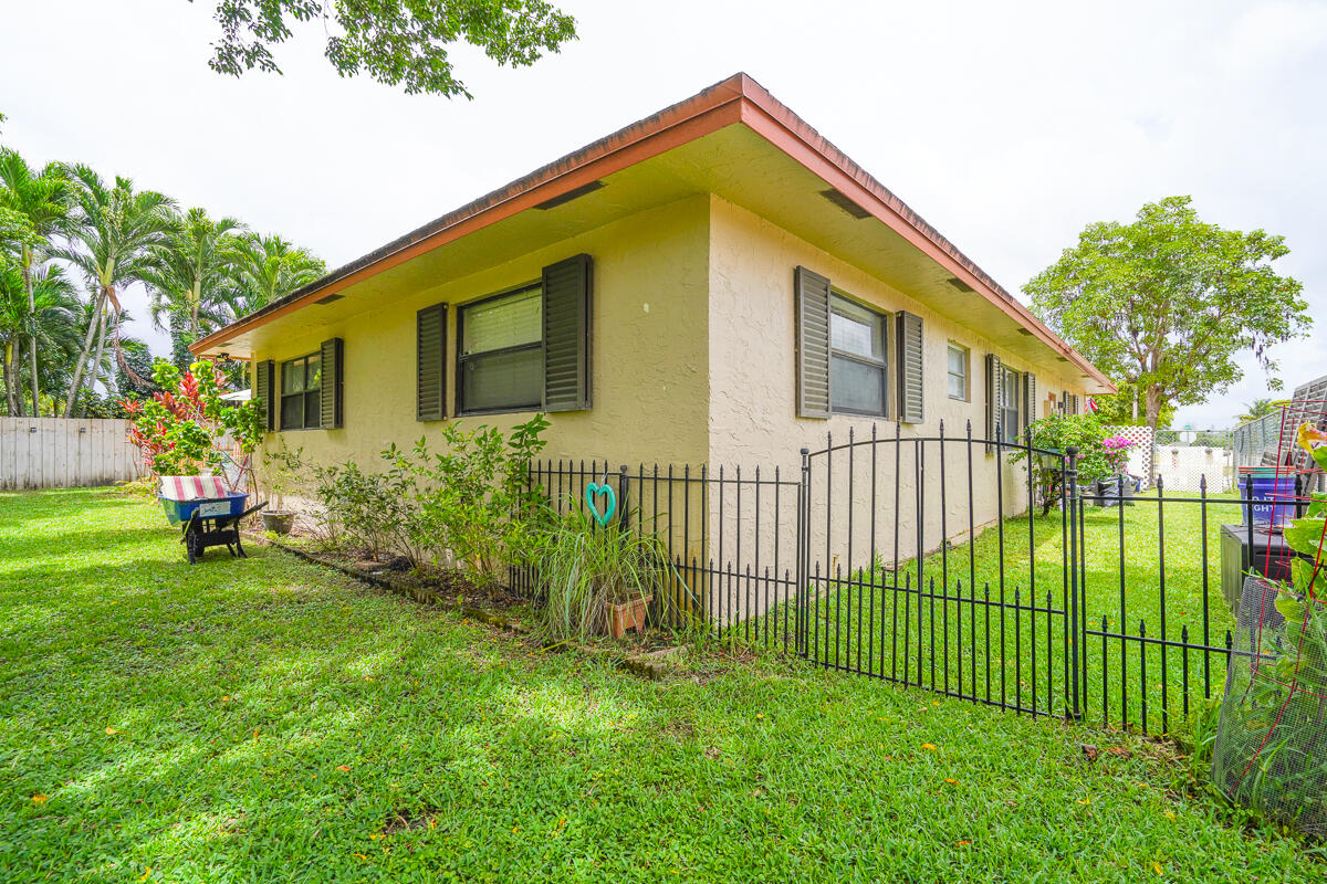 22282 Garrison Street Boca Raton, FL 33428 - Photo 20 of 21 22282 Garrison-34