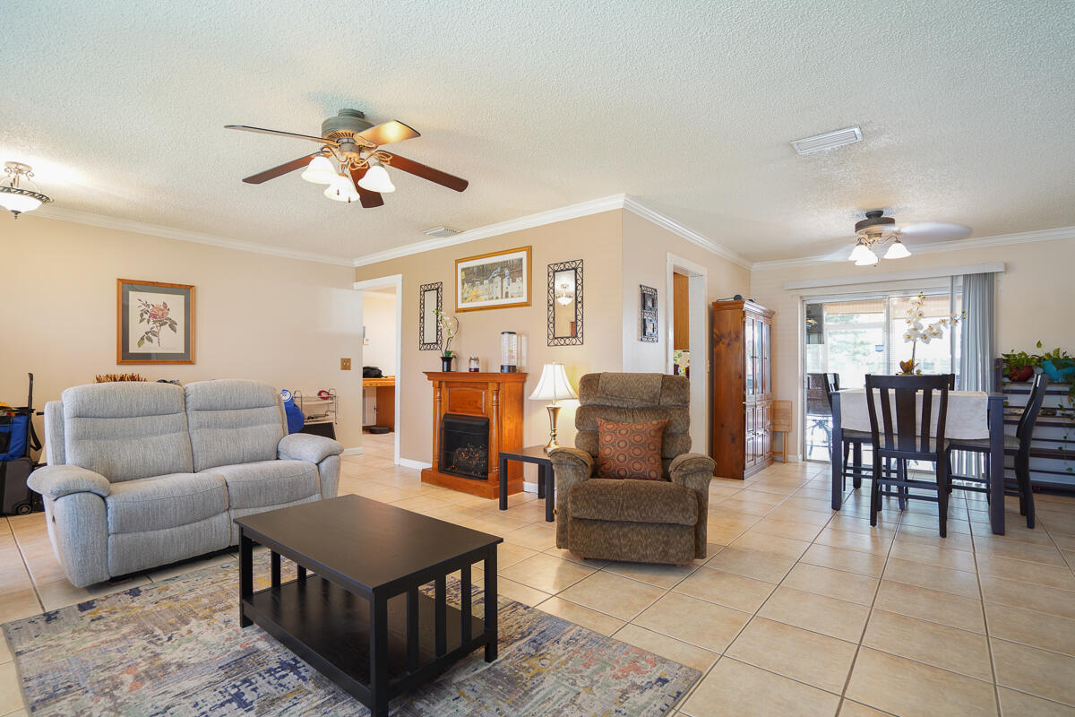 22282 Garrison Street Boca Raton, FL 33428 - Photo 4 of 21 22282 Garrison-09