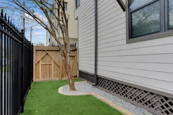 $440,000 | 1428 West 23rd Street, Unit C, Houston, TX 77008