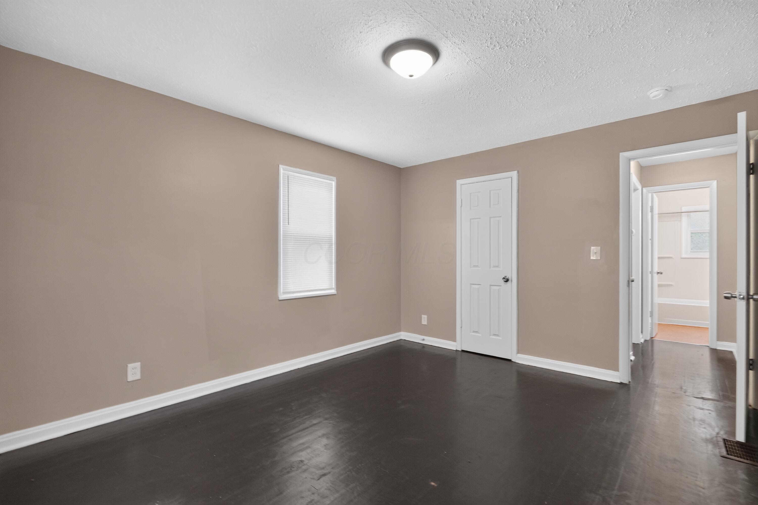 852 South Hampton Road Columbus, OH 43227 - Photo 18 of 31 22_852_S_Hampton_Rd-Bedroom-n-28