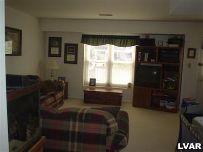 885 Briarstone Road Bethlehem, PA 18017 - Photo 5 of 10 Gallery Image 5