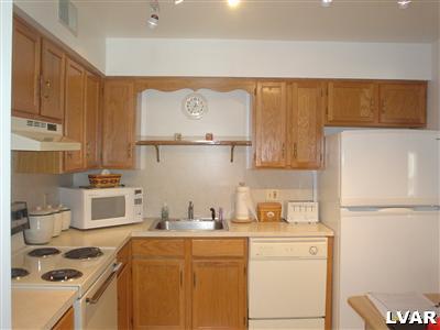 885 Briarstone Road Bethlehem, PA 18017 - Photo 7 of 10 Gallery Image 7