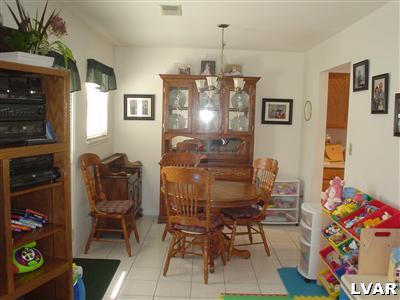 885 Briarstone Road Bethlehem, PA 18017 - Photo 8 of 10 Gallery Image 8