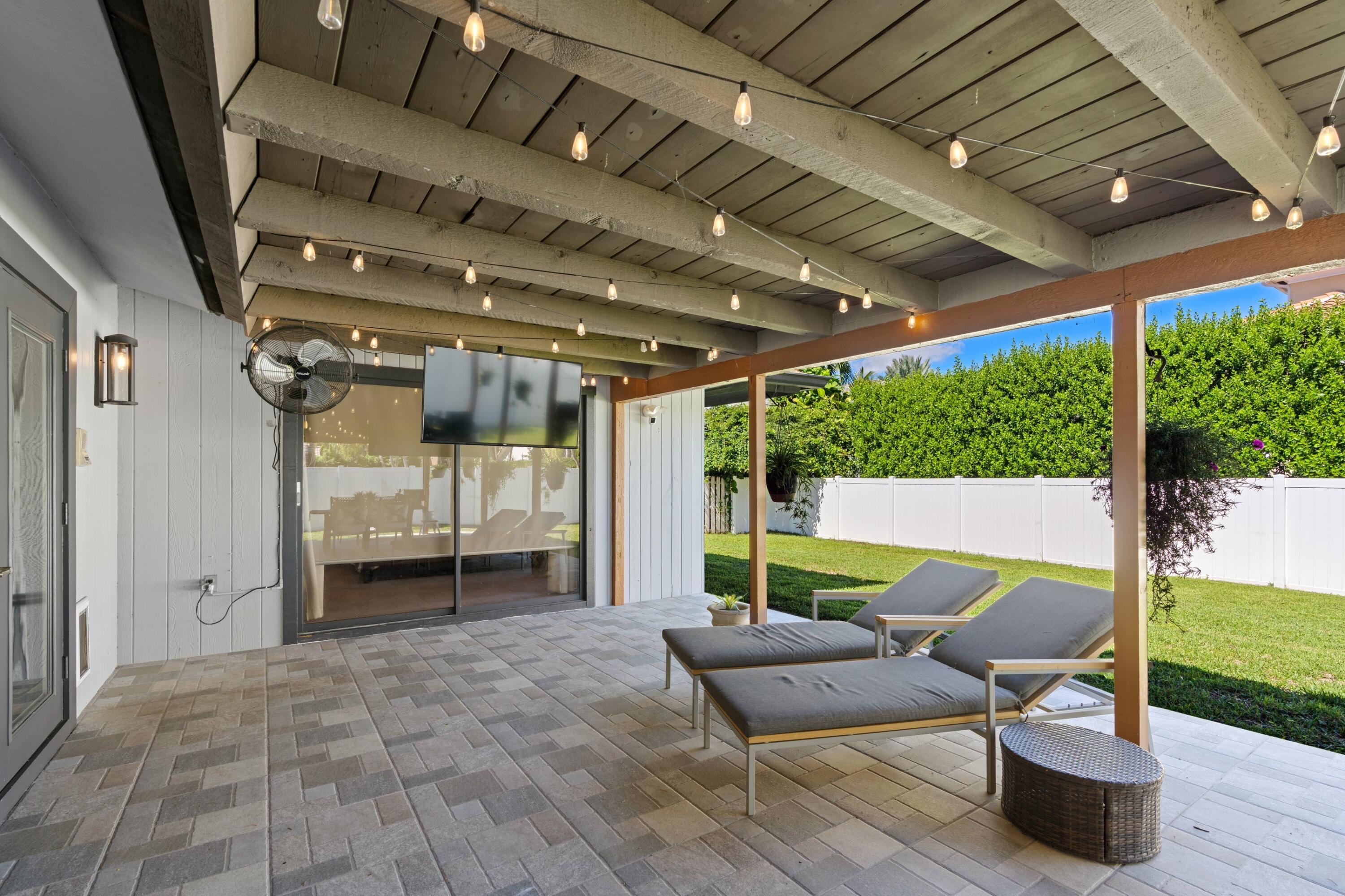 401 South Country Club Boulevard Boca Raton, FL 33487 - Photo 20 of 49 Patio