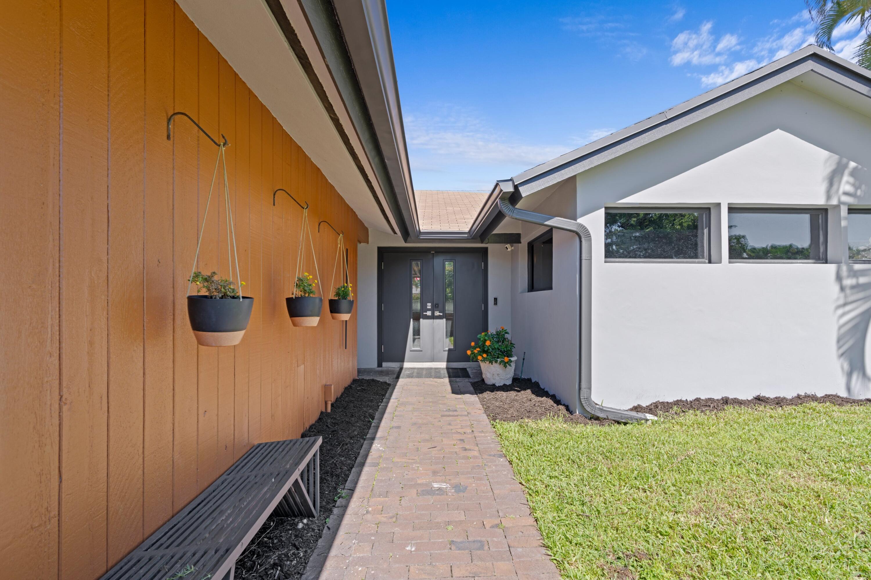 401 South Country Club Boulevard Boca Raton, FL 33487 - Photo 25 of 49 Courtyard