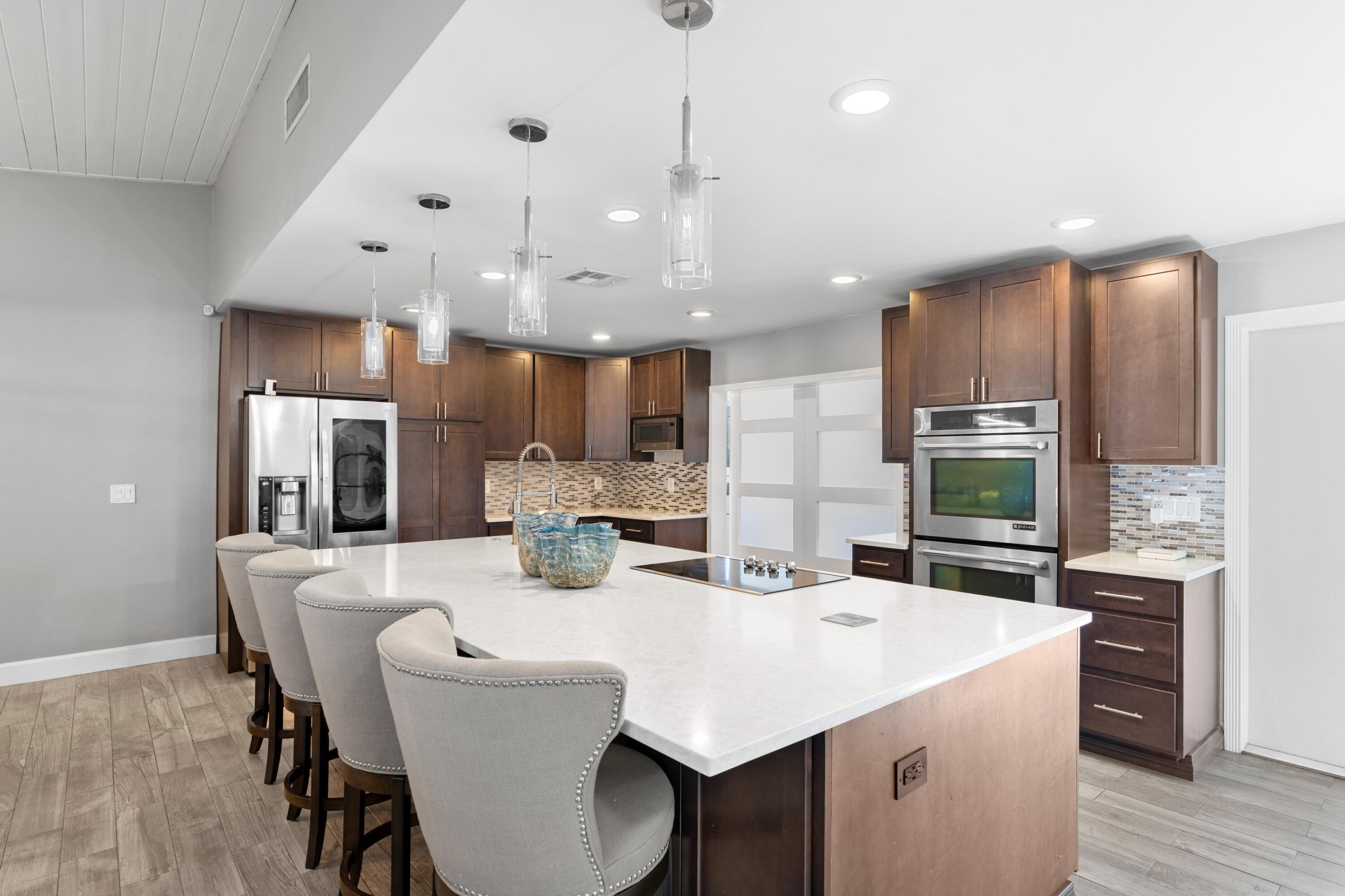 401 South Country Club Boulevard Boca Raton, FL 33487 - Photo 4 of 49 Kitchen Island