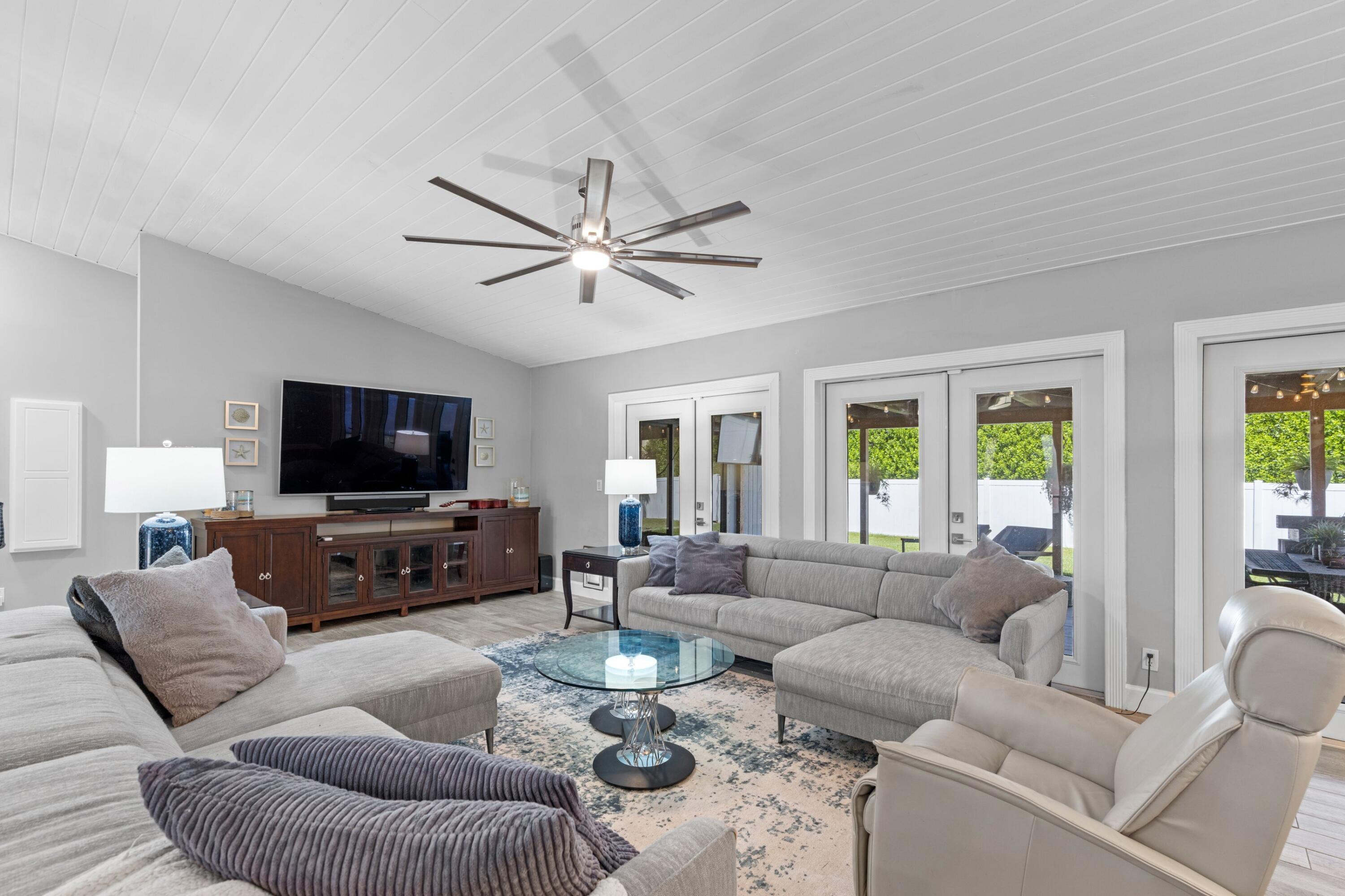 401 South Country Club Boulevard Boca Raton, FL 33487 - Photo 8 of 49 Living Room