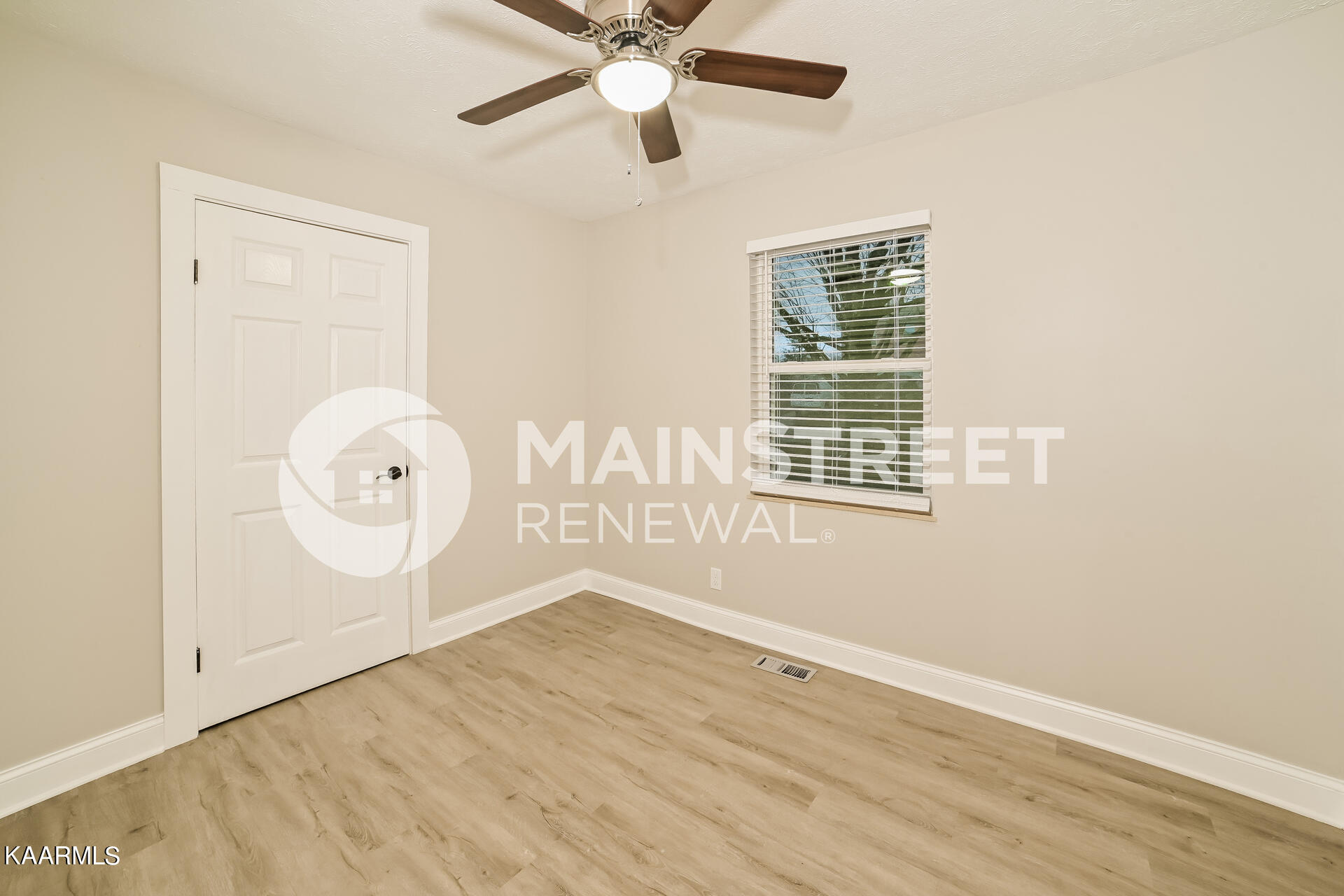 1124 Roswell Road Knoxville, TN 37923 - Photo 10 of 31 010-photo-bedroom-12341638