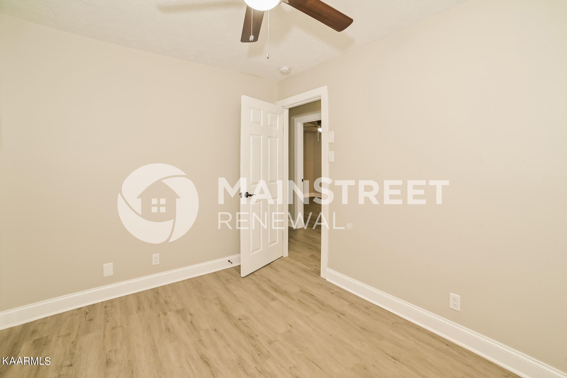 1124 Roswell Road Knoxville, TN 37923 - Photo 11 of 31 011-photo-bedroom-12341639